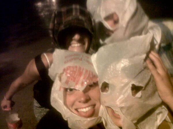 Pazmaggio's tweet photo. GRAN noche GRAN a pesar de la lluvia @manuonzari @meygeoghegan @gloriarapuzzi http://t.co/fH1Ult0Nku