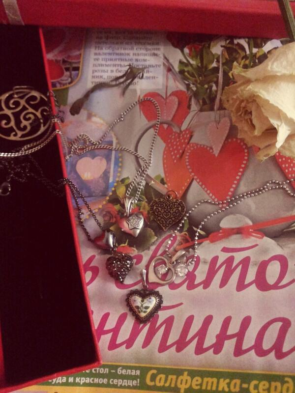 AnnaPushok's tweet photo. Мои любимые украшения в форме сердца.)) http://t.co/4Bej1RmZTE