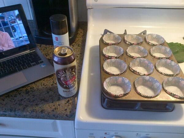 msizzy89's tweet image. Beer, Baking and Broke Girls. #SundayFunday