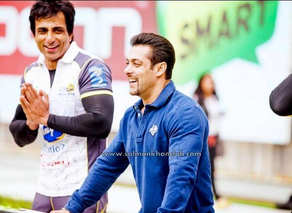 SonuSood's tweet photo. Me n @BeingSalmanKhan in dubai.In this pic v were discussing 2 pray at d spot where i broke my leg last yr #jai ho. http://t.co/ScdT8jmcWF