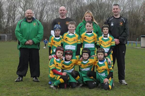 woolstonU8s's tweet photo. Our team photo...1 player missing on holiday @RowlandsJane @Simon170676 @Millywire http://t.co/xk4dus7rDf