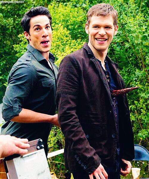 getuponmyvamp's tweet photo. NO YOU'RE SUPPOSED TO BE ENEMIES http://t.co/T4Gt48oEeU