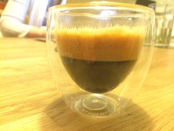 fdw's tweet image. Was sind denn das für coole Tassen? (cc @hessi) RT @monkeydom_de Hmmm. Crema.