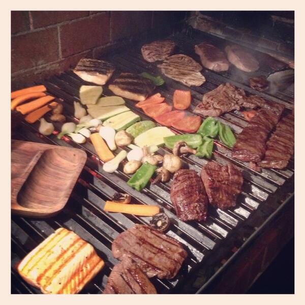 vacagaucha's tweet photo. Feliz domingo para todos! Aquí estamos esperándolos con el clásico asado ( parrillada) dominguera, cheers! http://t.co/hDmrXfmZ09