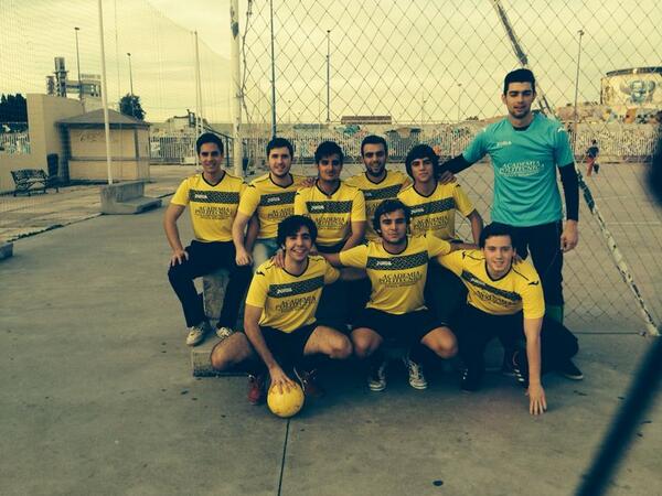 AtleticoJunlay's tweet photo. Primera foto oficial del #Atléticojunlay en @ArjonaFutSal http://t.co/7mY0NYMT7L