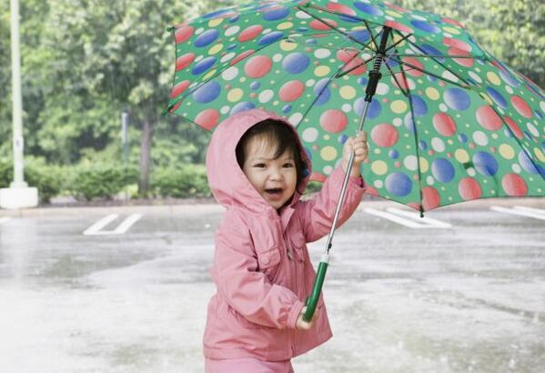 ▶ "Rain, Rain, Don’t Go Away!" - Viral Video of a Toddler in the Rain buff.ly/1fl9VGh