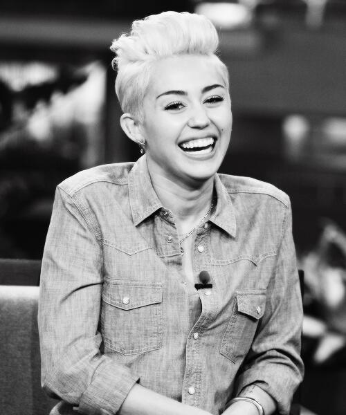 iSparflyDestiny's tweet photo. @MySmilerSide #Mileyto17Million this smile when she has 17 million followers http://t.co/Rzry4uHCJm