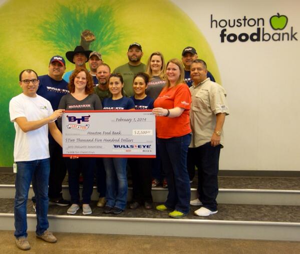 BullsEye_J's tweet photo. #1 - BET CareFundDonationDay. Volunteering @HoustonFoodBank and presenting them with $2500! #TailgatingWithAPurpose http://t.co/sinrkIvjU3