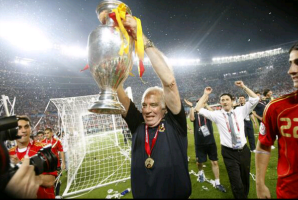 cn10alicante's tweet photo. No se puede definir con palabras. Siempre eterno. Luis Aragonés. http://t.co/fUdYSlEU29