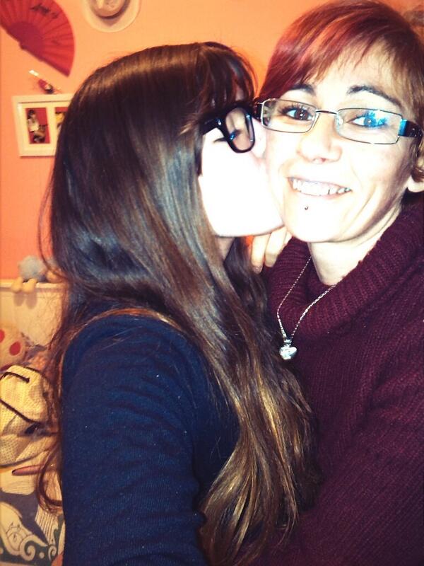 morada's tweet photo. Con mi nena @cristinafenndez  echandonos unas risas :) http://t.co/ENld0tnyj5