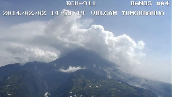 Estebanvidal10's tweet photo. La actividad del volcán #Tungurahua se mantienen alta, netamente explosiva con 4 a 5 explosiones por hora http://t.co/ahbhWCh86B