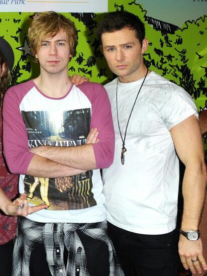 McFlyIsNaked's tweet photo. #WeNeedLIOTRHarryVersion
can you help me? 
@McFlyFansINT http://t.co/4f7QC1iLzr