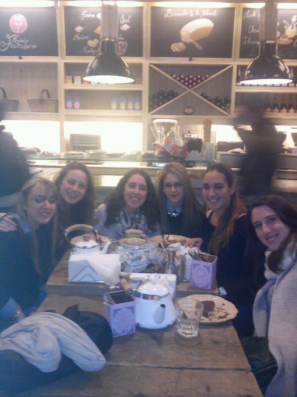 angelaagc94's tweet photo. Son las mejores sin duda, os quiero nenitas @martapichilove @jud_95 @estherpr_94 @mer_ri #Melo http://t.co/8gEFZCnOVv