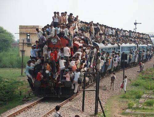 lmKendrickLamar's tweet photo. Seahawks bandwagon after the game http://t.co/1mkLbkx5rN