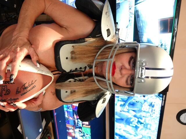 enjoy the game n ejoy these pix of me! xoxo Cougar @cougarsuzette   #cougar http://t.co/2BRvEwFnke<a href="/tag/cougar"class="tags"><span>#cougar</span></a>