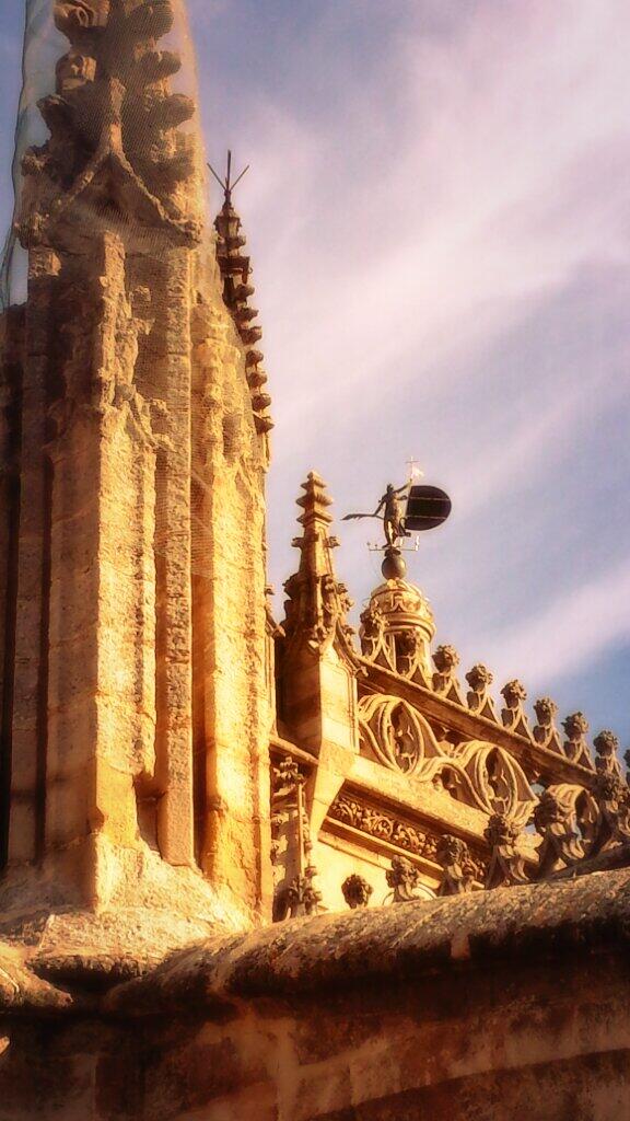 josemjar's tweet photo. Sobre el cielo de Sevilla http://t.co/sUjlry8GvD