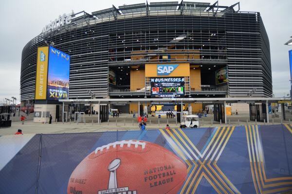 NJTRANSIT's tweet photo. #SB48GameTrain continues to drop you off at the front door of @MLStadium for Super Bow XLVIIIl! #SB48 #TransitBowl http://t.co/ZzivteF8w6