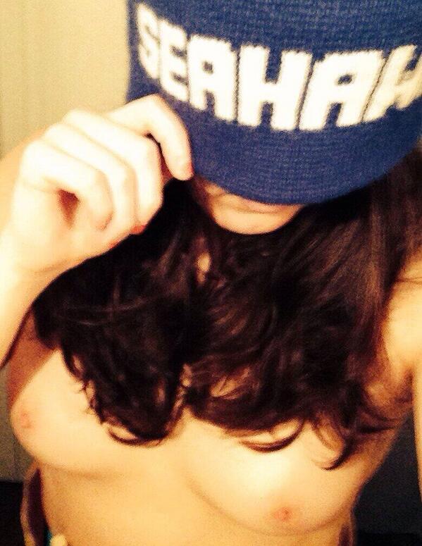 NFLNudes's tweet photo. #SeattleSeahawks #Seahawks #naked #boobs #tits http://t.co/k6AHb7QY3N