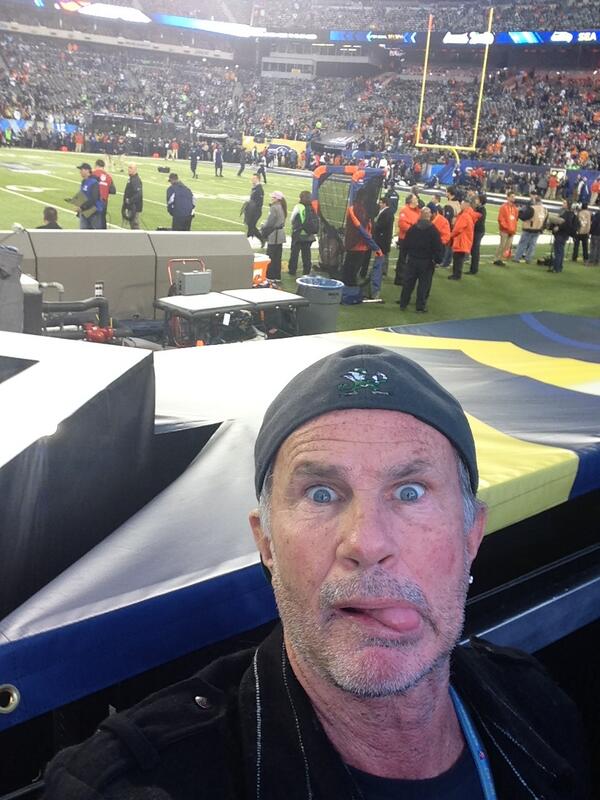 RHCPchad's tweet photo. calm before the storm
 #SuperBowlXLVIII #Seahawks  #Broncos http://t.co/Ff9ZNSNuTK