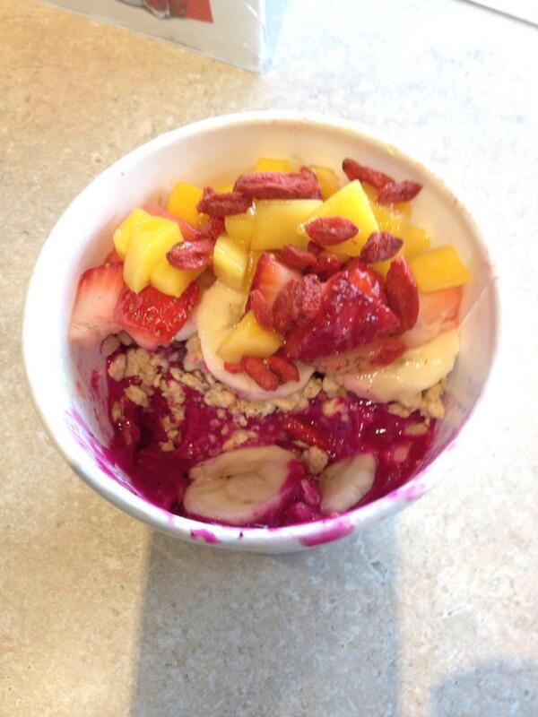 stacywong34's tweet image. Yum! My first #paradisebowl #sofruity