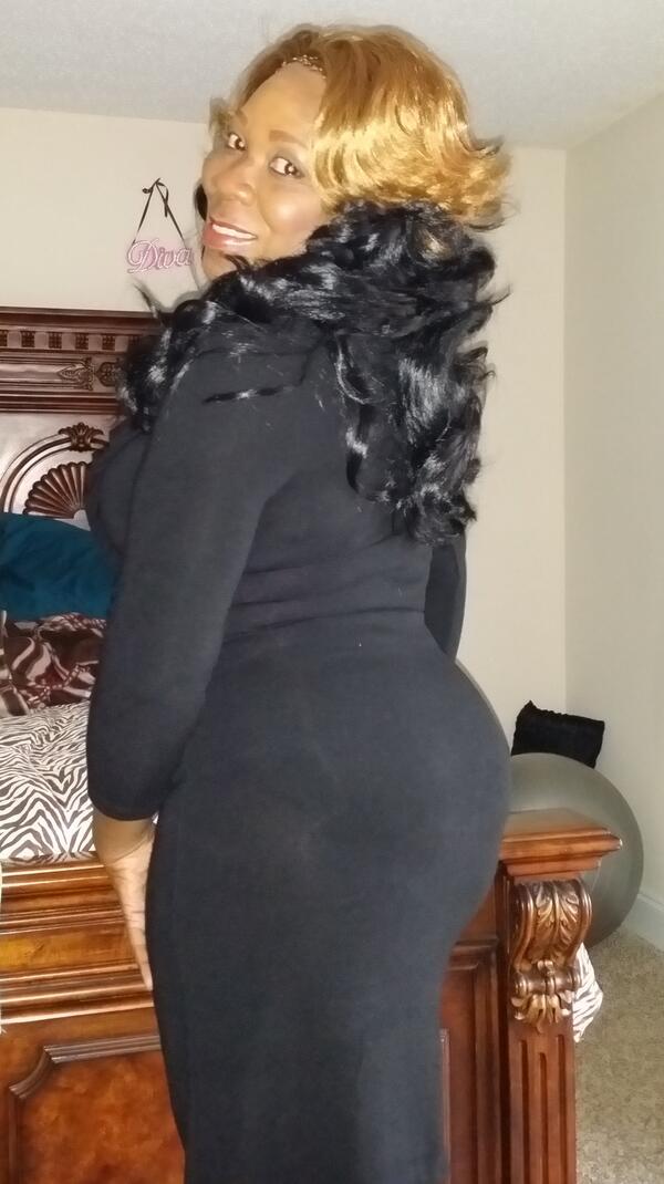 Cutie_Tlee's tweet photo. Superbowl Sunday!!! #ready http://t.co/Vqztmfmvfd
