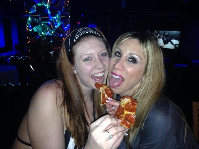 My sexy friend and I enjoying the game and eating pizza http://t.co/FbR48065zx