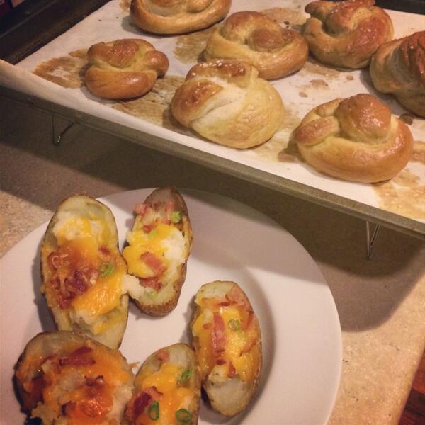 EVitkin's tweet image. @FWHedonist @thewinegetter I made some pretzels and skinz, wanna trade?