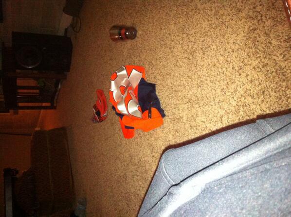 walds89's tweet photo. Well nothing left to throw on the floor.. http://t.co/jNeQadxckE
