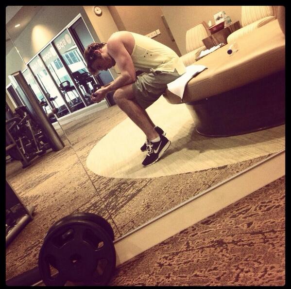 feelsofodair's tweet image. Don't you just love pictures of Sam (sexwithlegs) you're welcome #funny #lmao #samclaflin #cool #SuperBowl #okay