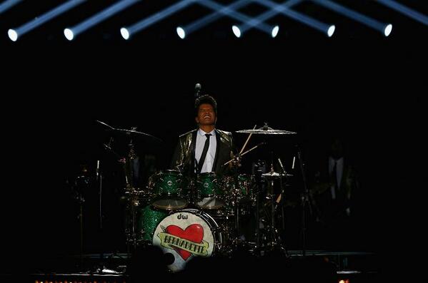 Bruno Mars >> Super Bowl Halftime 2014 Performance [Actuación pág. 1] - Página 7 BfgyZCCCUAIusl_