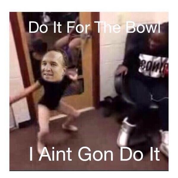 TyLynn____'s tweet photo. “@ImStunnaLady: 😂😂😂😂😩😩😩 I Died ! http://t.co/pKbaMIxJ87” @_makaylamarne22 lol