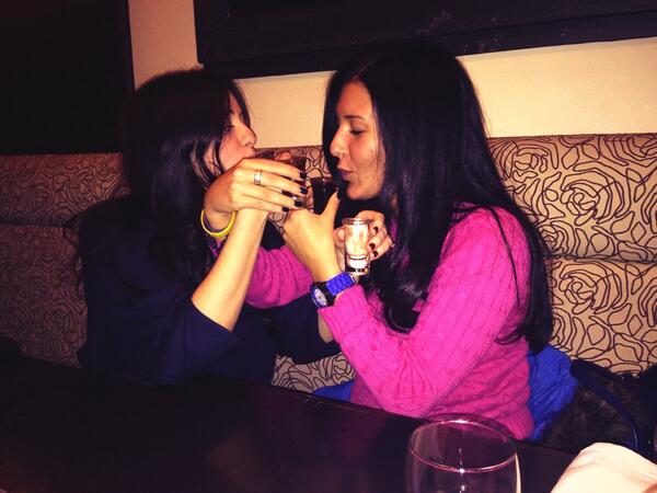 alessiaaf's tweet photo. Big winners #Seahawks #alcoholisbetterthanmoney @m_tavs http://t.co/BhPqHDlYTR