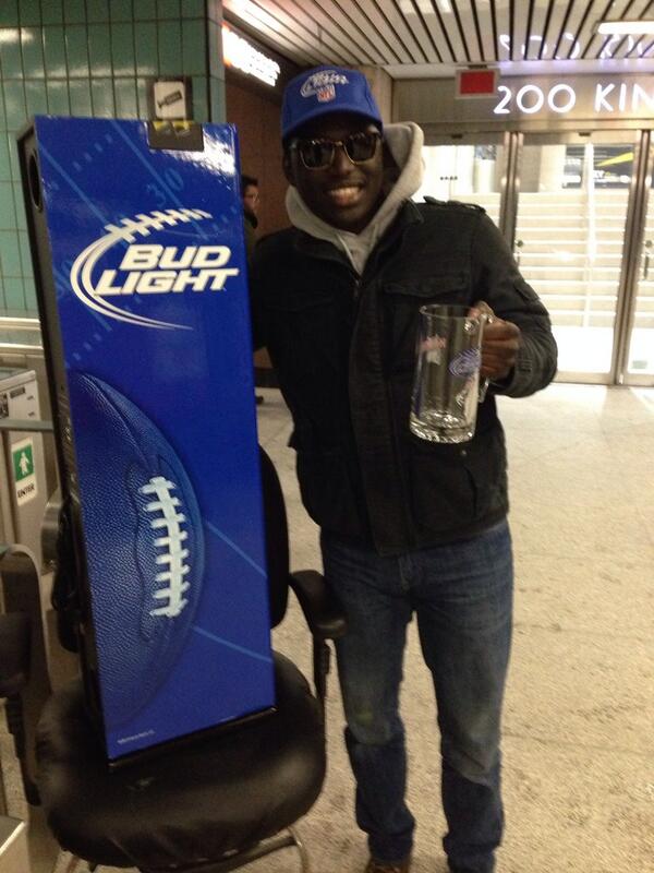 youssovski's tweet photo. #SuperBowlXLVIIIChamps #ToutLeMondeIlEstDedans Cc @budlight @MoyMoy_A @Abdovl #GoogleMeBiiitch http://t.co/d5cIlboYtP