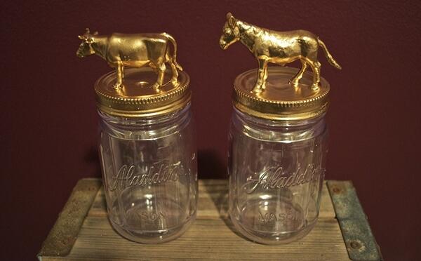 CallieRoDesigns's tweet photo. gold-painted plastic farm animals as caps for the jars! #DIY #crafts #masonjars http://t.co/ueIjH8dZ4P