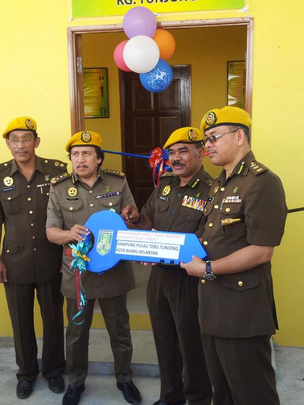 wawanis550's tweet photo. RT @RELA_KotaBharu: Penyerahan Kunci Pusat Khidmat Komuniti Rela Daerah Kota Bharu @PRNKELANTAN @KP_RELA @acu_comei http://t.co/CNPxAJQgWo