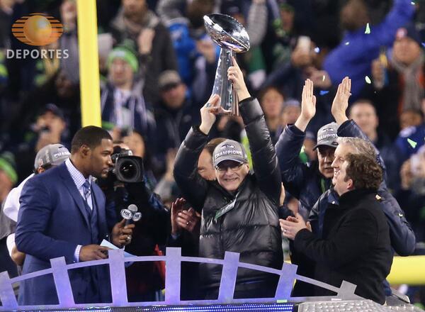 TUDNMEX's tweet photo. #SuperBowlTD Seattle Seahawks consigue su primer título en la NFL http://t.co/vg6AXAIh5w