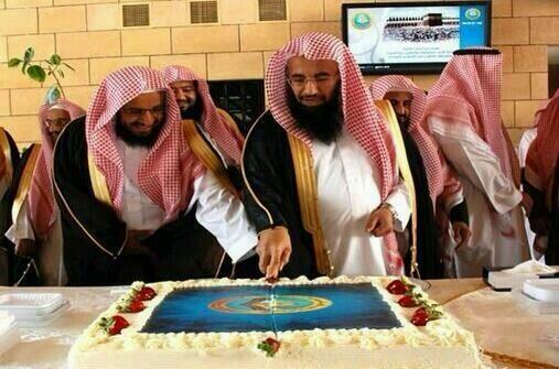 x8469's tweet image. #لماذا_العرب_متأخرين_عن_الأمم
ببساطة لأنهم يعتقدون أن الخرافة والهرطقات الدينية علوم والقائمين عليها علماء