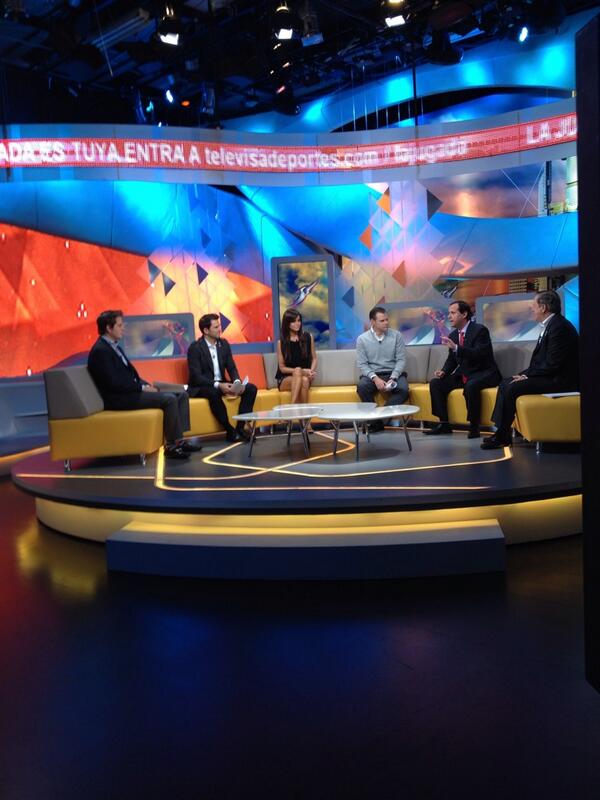 LaJugadaTUDN's tweet photo. Cambiale al @Canal_Estrellas para el mejor análisis deportivo #SuperBowlTD #lajugada http://t.co/RNJmoZ5hso