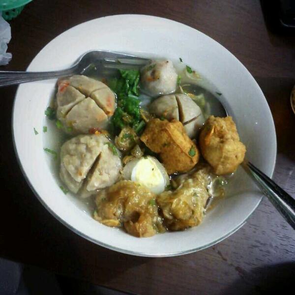 Basomasgoro's tweet image. Haaai duh suasana gini sih enaknya makan yang anget anget apalagi makan basomasgoro