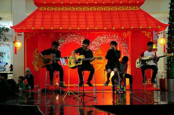 SNindyawarman's tweet photo. @MyRestart_band. Feat vocalis fals...\m/ yihaaaaaa http://t.co/W1G1M17ZBN