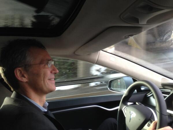 lundkjetil's tweet image. Today @jensstoltenberg is driving his electric car Oslo-Trondheim. A 550 km  #elroadtrip. @elonmusk @gronnbilnorge
