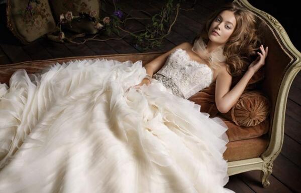 FiniPage's tweet photo. Unforgettable Birthday Gift: "will you marry me" 
http://t.co/lihnCBxuIL http://t.co/7POt1ds5OS