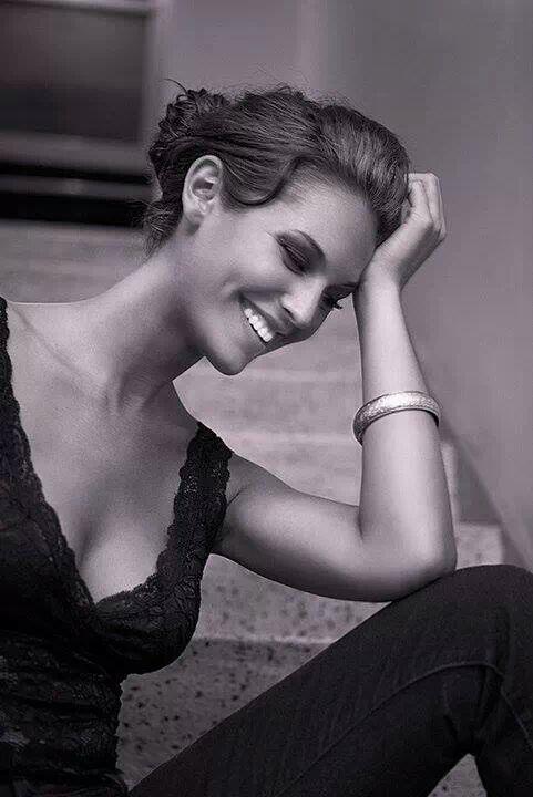 Miscelania_5's tweet photo. Quedate..con esa persona..
Qué te haga sentir..
Qué los lunes..son viernes..
Buenos días a tod@s..!
Y qué te de..café http://t.co/o1YfLMtQ6B