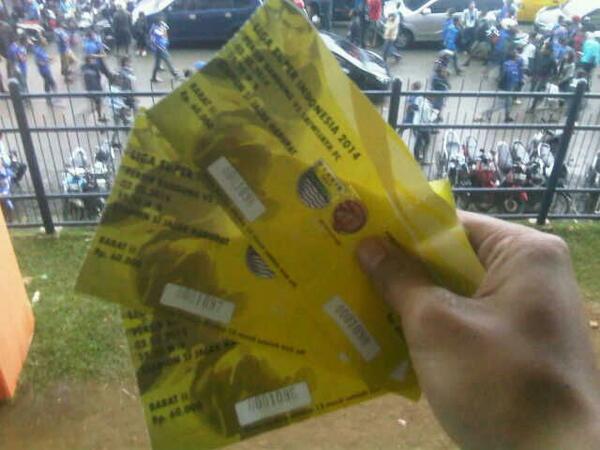 Kade tong dijual deui RT <a href="/I_P_U_N_G_/">振流和</a>: @suarabobotoh tiket teu disoekn ku pnjaga pintu candak weh sadayana