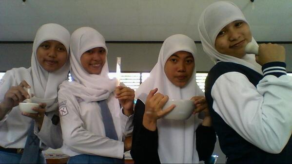 MavindaD's tweet photo. 3pelnyuk sedang bingung _ bingungan http://t.co/Qs2gx3GNZa