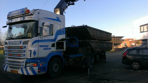 Drijvendhuis's tweet photo. De pontons drijven weer richting Kuipers waterbouw! Thanks Kuipers en Bremer!!! #RDH http://t.co/haNTQp5Nnc