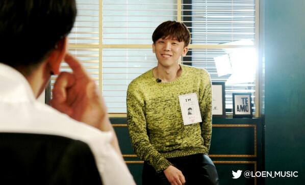 1theK's tweet photo. #NOWLOENTV Now! we're filming 'Introduce Myself' with @junggigo :D His smile magically makes me smile too 'ㅁ' http://t.co/yrSqM8f7wL
