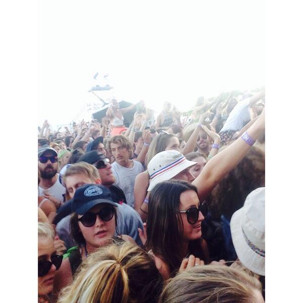 chlloemurray's tweet photo. yesterday at #BigDayOut!! @PearlJam was amazing :) http://t.co/I2Qe75Lvry