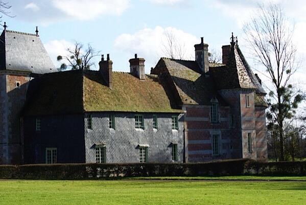 Globalgallop's tweet photo. “@norrisblstk: The oldest stud farm in France #victot beautiful place ! http://t.co/9n1bUL7KBN”