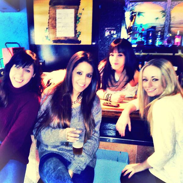 Carlota_Ramirez's tweet image. Dia de La Vaquilla con las guapas de @Blanquitipitapa @Bea_TM8 @letiipascual